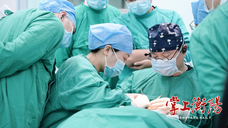 杨锋教授上睑下垂手术现场